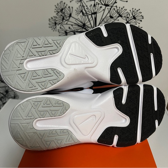 (New) Nike Legend Essential 2 Athletic Women's Training Shoes - Picture 7 of 7